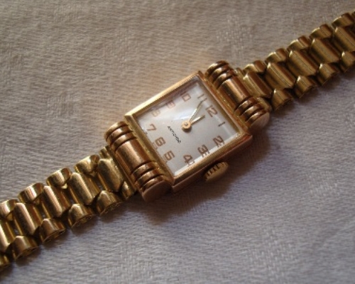 Montre_rectangulaire_or_jaune_18 K